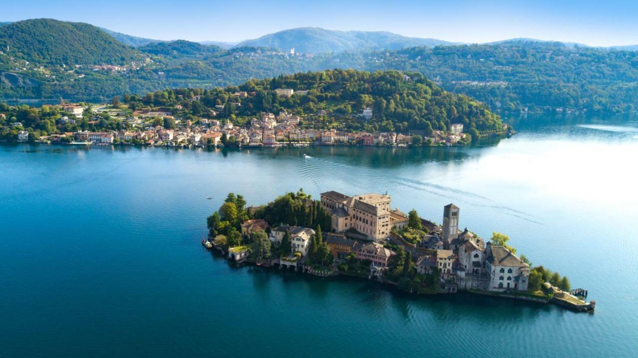 B&B Tra i Laghi Casale Corte Cerro Esterno foto